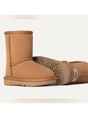 UGG Girls Classic ll